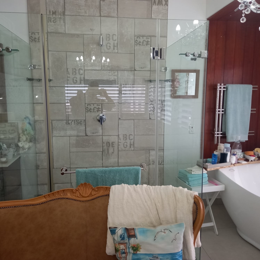 4 Bedroom Property for Sale in Menkenkop Western Cape